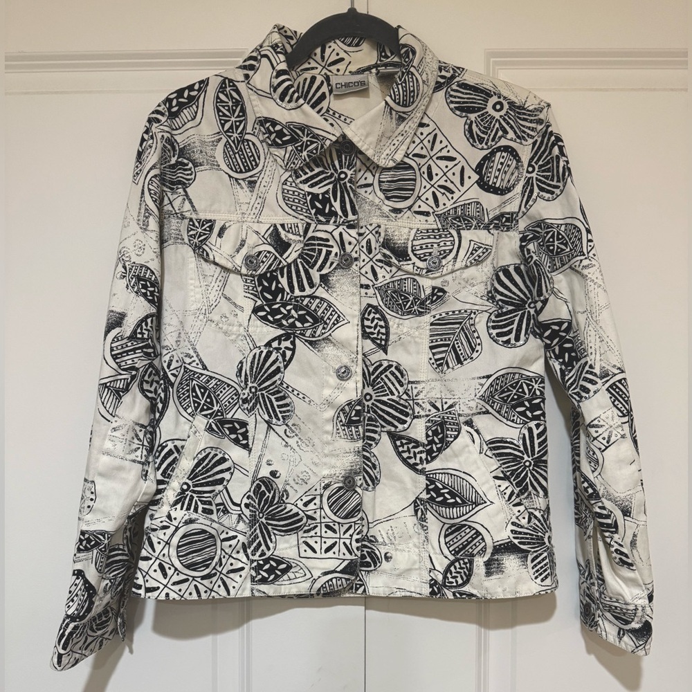 Chicos sz 0 (Small) Sequins Womens lightweight Cotton denim jacket Like New